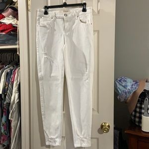 White distressed jeans